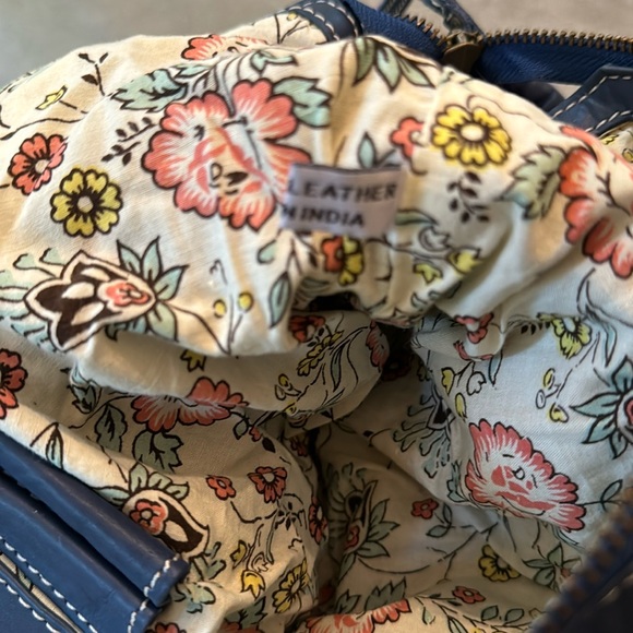 Navy blue leather shoulder bag - Picture 7 of 8